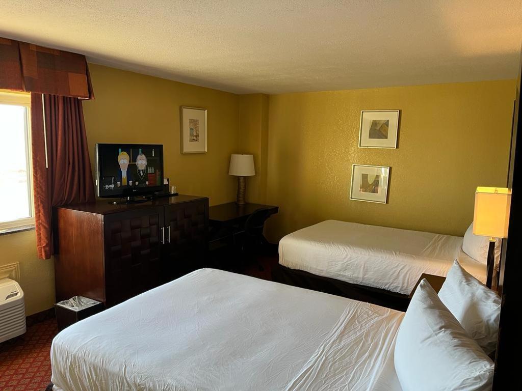 Hotel Hutchi Bell South Hutchinson Esterno foto
