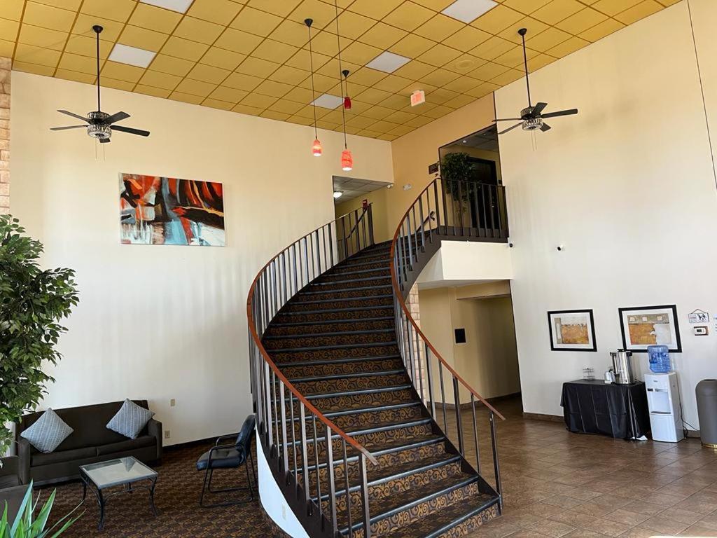 Hotel Hutchi Bell South Hutchinson Esterno foto